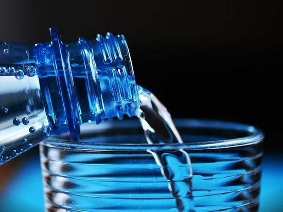 Диетолог объяснила пользу стакана воды натощак