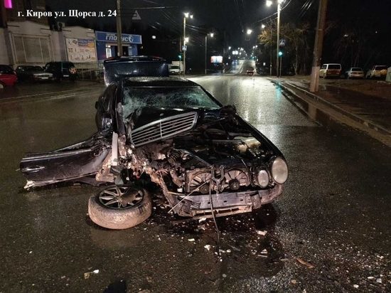 В Кирове в аварии на Щорса пострадали трое