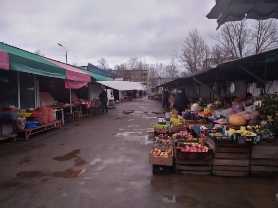 Продавец, наденьте маску: как торгует в коронавирус рынок в Пскове