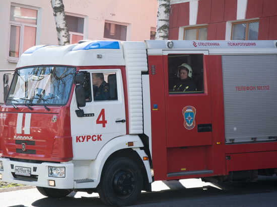 В Курске горели гараж и «ДЭУ Нексия»