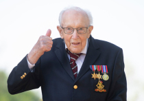 99-летний ветеран Второй мировой, капитан Том Мур стал национальным героем Великобритании