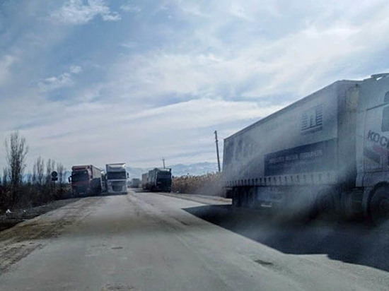 Казахстан разморозил границу с Кыргызстаном для грузов