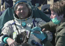 Приземлившегося сегодня утром в казахской степи космонавта Олега Скрипочку снова