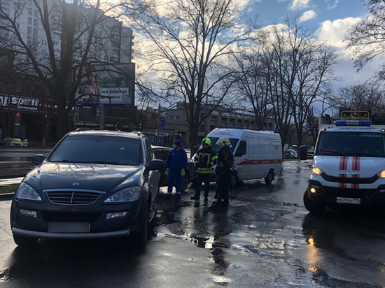 Водитель не переключил режим коробки передач, под колесами оказался пожилой москвич