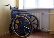 Из-за одного  неосторожное движение в инвалидной коляске лишился уха пенсионер из подмосковного Селятина