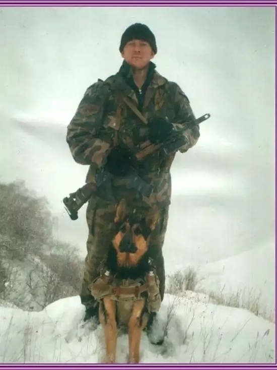 Рамзан Кадыров сделал фото возле бюста пограничника с Алтая
