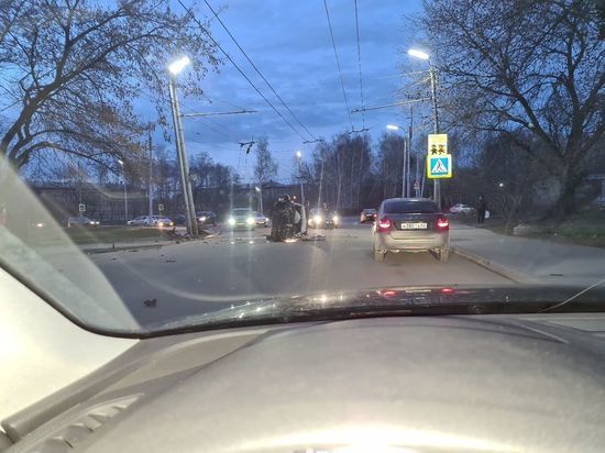 В Рязани на Приокском перевернулась «Шкода»