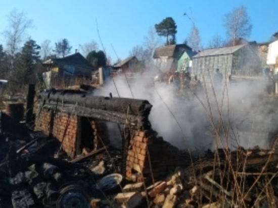 Молодая пара погибла в страшном пожаре на даче под Красноярском