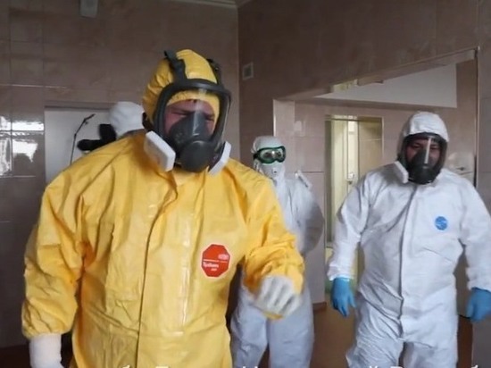 Кадыров навестил зараженных коронавирусом в больнице в Грозном