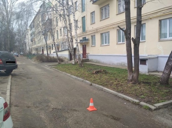 В Костроме пенсионерку переехали у собственного подъезда