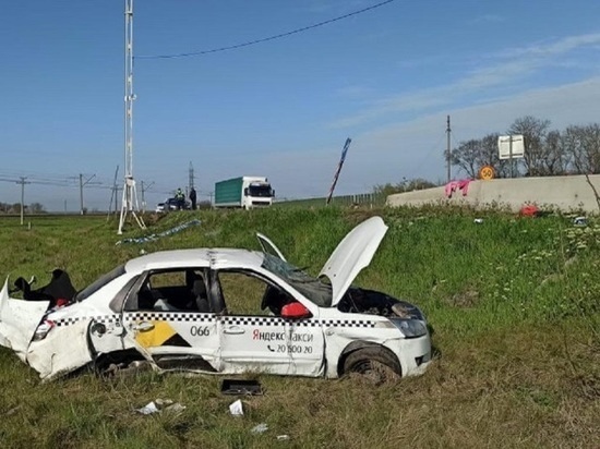 В аварии на трассе в Усть-Лабинском районе погибла женщина, а ребенок получил травмы