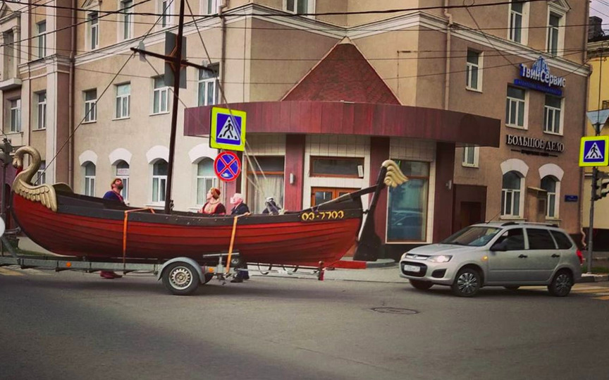 Местные тула. Ладья в Туле. Ладья на Тульской набережной. Ноев Ковчег Тула. Тула экскурсия на ладье.