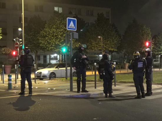 Карантин во Франции обернулся массовыми беспорядками: причиной стала сломанная нога
