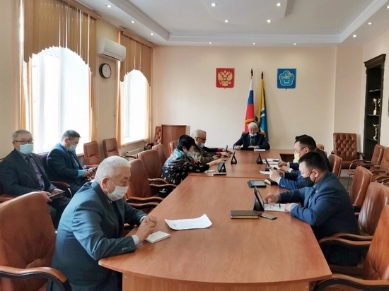 Депутаты тувинского парламента на прямой связи с волонтерскими центрами