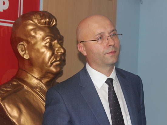 Удивительная непоследовательность: коммунисты, обещавшие поддержать Новикова, от него открестились