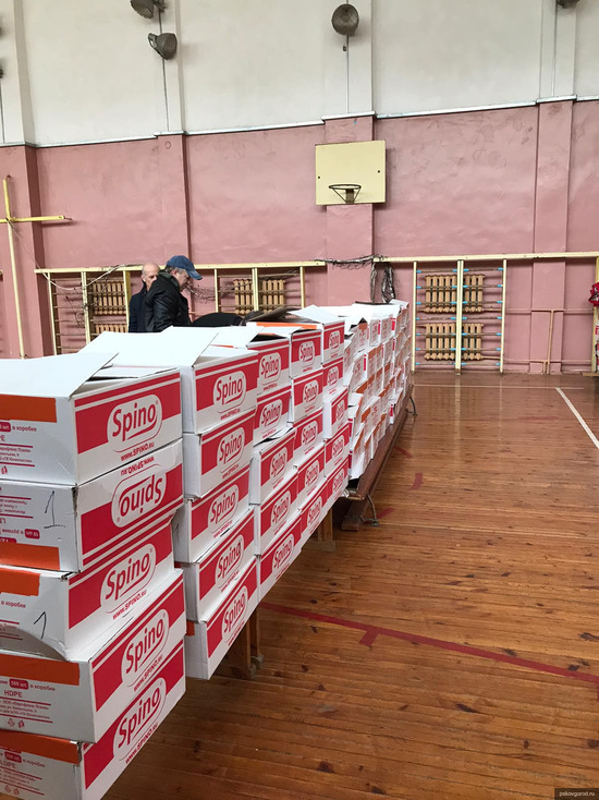 Более 3,5 тысячи продуктовых наборов раздадут школьникам в Пскове
