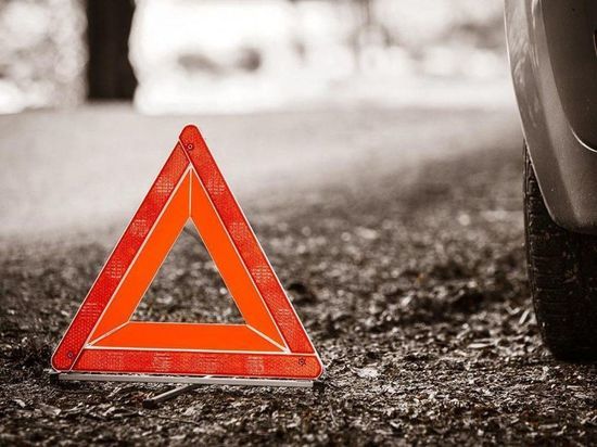 На трассе под Орлом перевернулся автомобиль