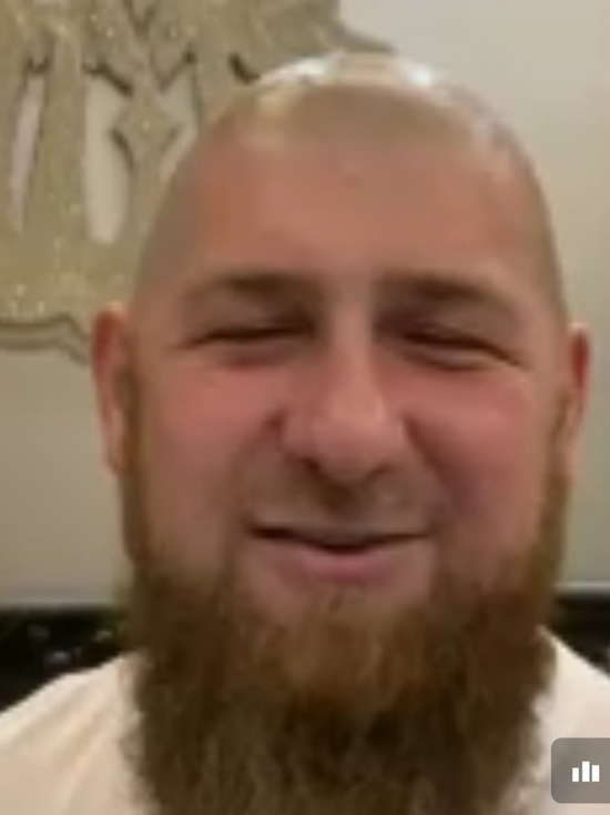 Глава Чечни Кадыров побрился налысо в пример другим