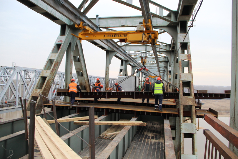 Как проходит ремонт Старого моста в Барнауле