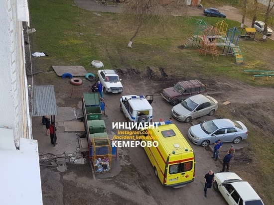 Мужчина погиб после падения из окна в Кемерове
