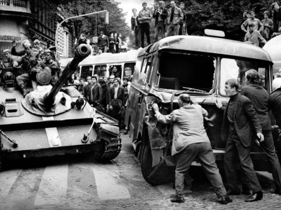 Жителей Псковской области, бывших в Чехословакии в 1968 году, просят поделиться воспоминаниями