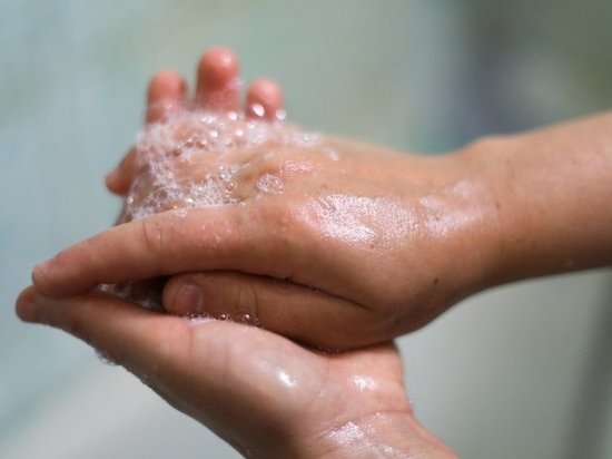 Дерматологи назвали неприятный побочный эффект повальной дезинфекции рук