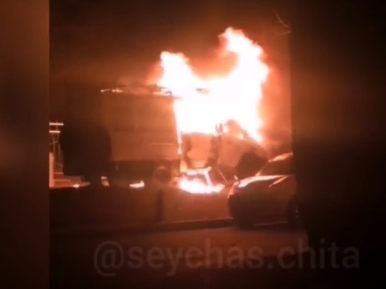 «Газель» сгорела возле газгольдера в Чите