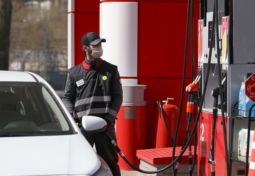 Заправщики и заправки в карантин: бензин не дешевеет