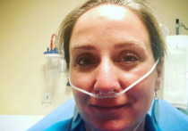 Медицинская сестра из американского штата Кентукки рассказала, что после заражения COVID-19 чувствовала себя так, будто ее кости ломаются, пишет New York Post