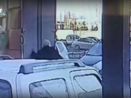 Вспыльчивый 50-уфимец «побил» припаркованную во дворе «Газель»