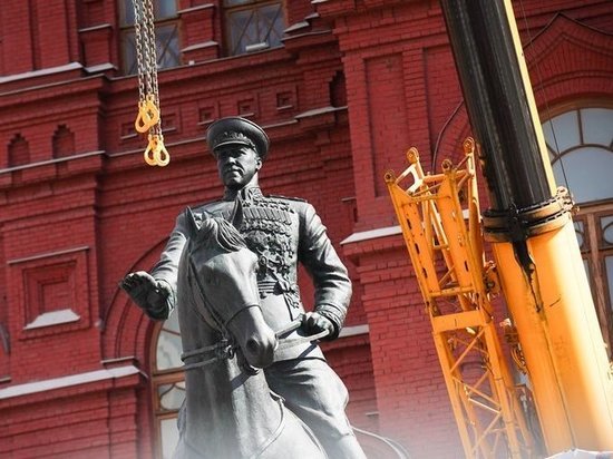 На Манежную площадь вернули по всем признакам «старого» маршала, а куда делся «новый» – не понятно