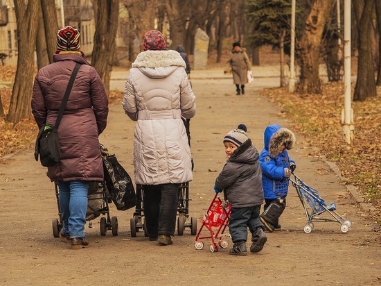 Жителям Липецкой области разрешили гулять с детьми и пробежки