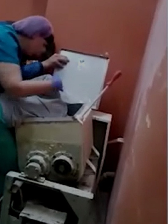 Работодатели бийчанки, угодившей в тестомесильную машину, проходят по уголовному делу