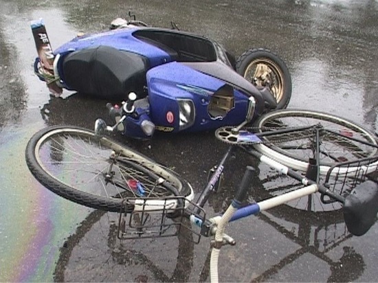 В Хакасии подросток на мопеде сбил велосипедистку