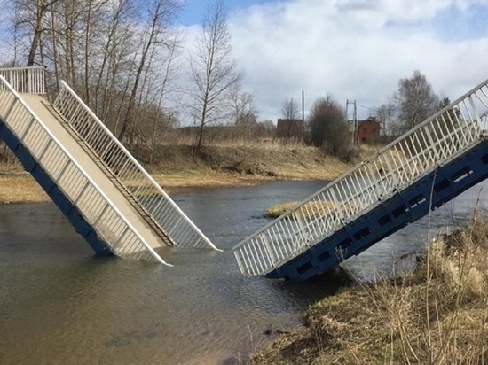 Эксперты рассказали о причине обрушения пешеходного моста в Ярославской области