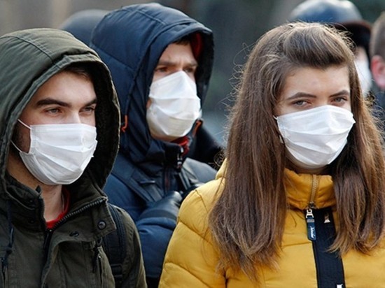 Эксперт:  в общественных местах необходимо носить медицинские маски