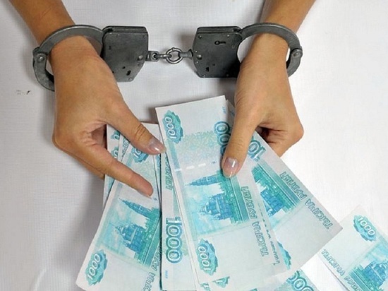 В Хакасии дама похитила деньги с карты своего ухажера