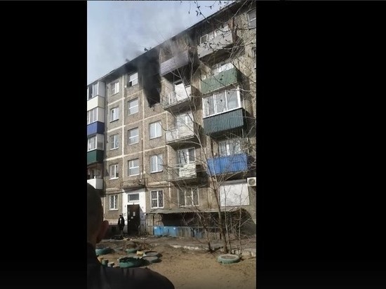 Четверых читинцев спасли из пожара в квартире, двое пострадали