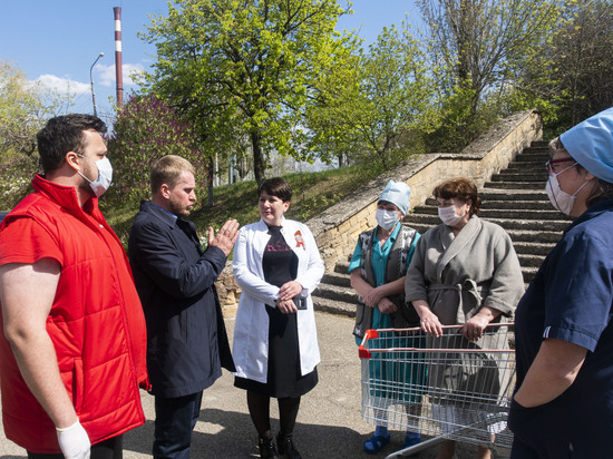 Сотни медработников получили помощь на Ставрополье в рамках акции #МыВместе