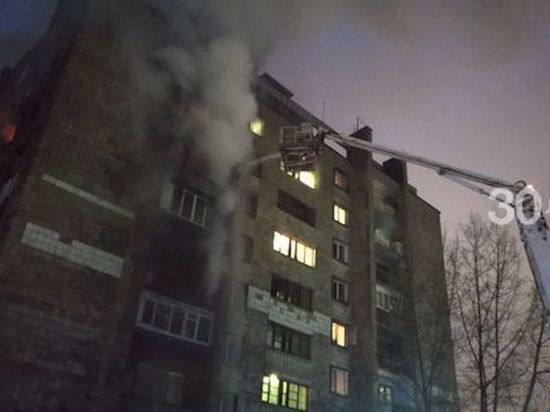 Жильцов пострадавшего от пожара дома в Казани разместили в гостинице