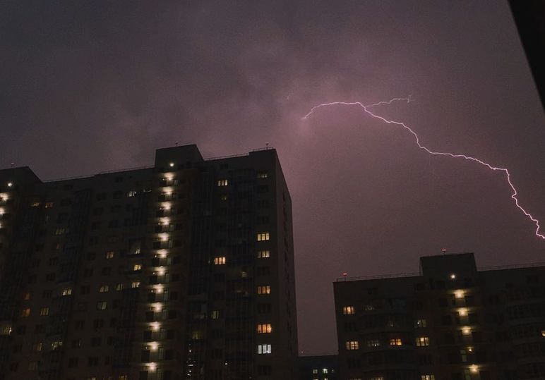 Шумела буря гром гремел. Гроза в Красноярске. Жуткая гроза в Красноярске. Грозы в Красноярске фото. Гроза в городе первая весной.