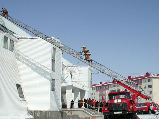 Глава ЯНАО поздравил пожарных с профессиональным праздником