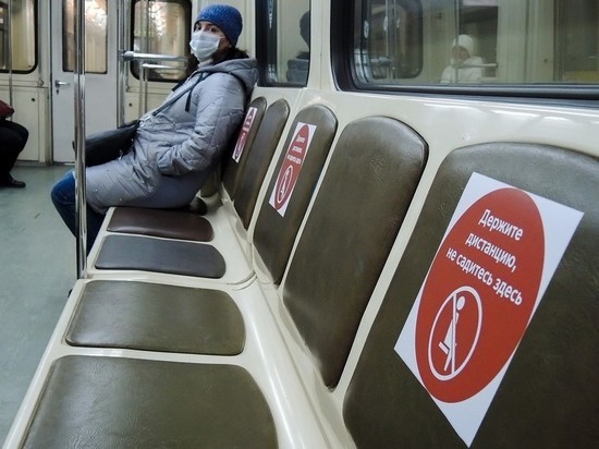 Собянин рекомендовал пассажирам метро носить маски и перчатки