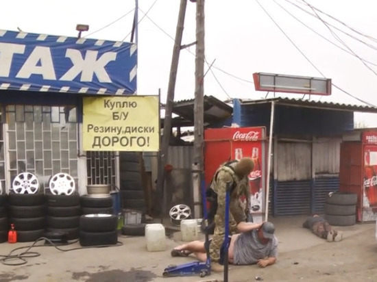 ОМОН схватил гаражных воров, кравших шины и диски в Красноярске