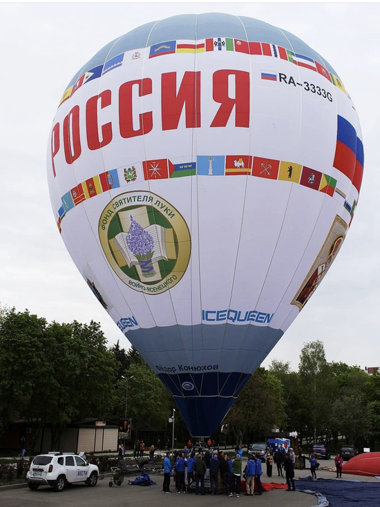 Аэростат «Россия» поднялся в небо над Железноводском со Знаменем Победы