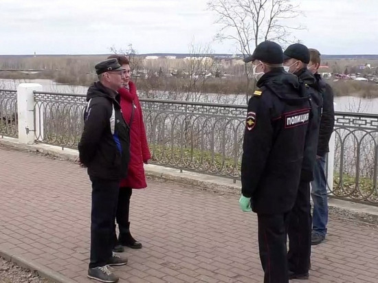 Кировская полиция продолжает отправлять кировчан домой