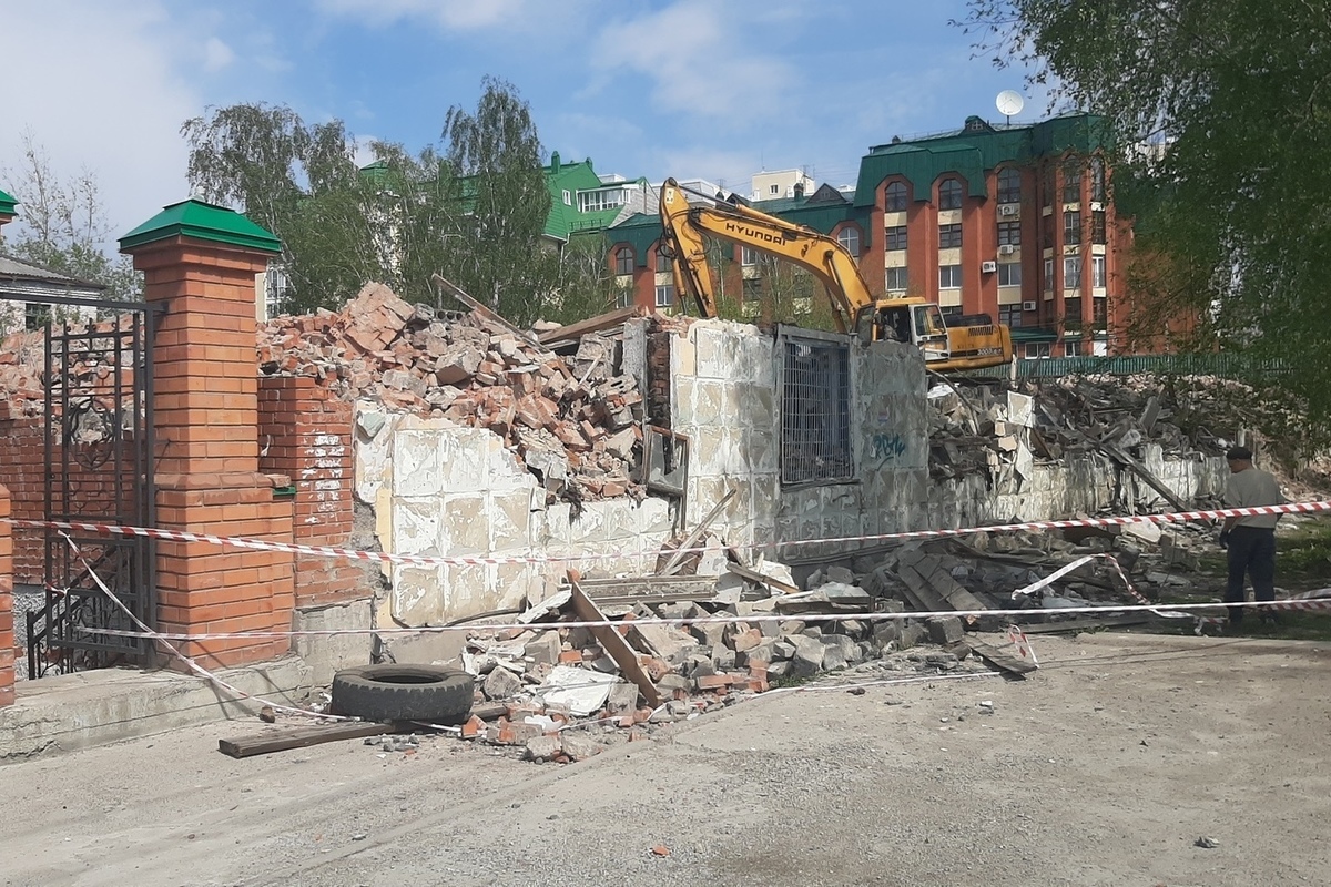 В Томске, около Красной мечети снесли старые корпуса ликеро-водочного  завода - МК Томск