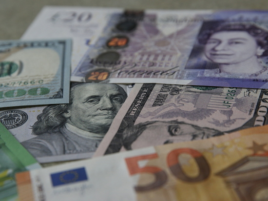 Доллары и евро перестали быть надежным убежищем для сбережений