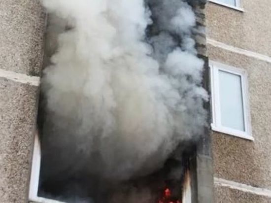 Житель Хакасии поджёг свою комнату и эвакуировался из окна