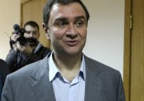 Бывший заместитель министра культуры Григорий Пирумов, находящийся под домашним арестом по обвинению в мошенничестве,  венчался с электронным браслетом на ноге
